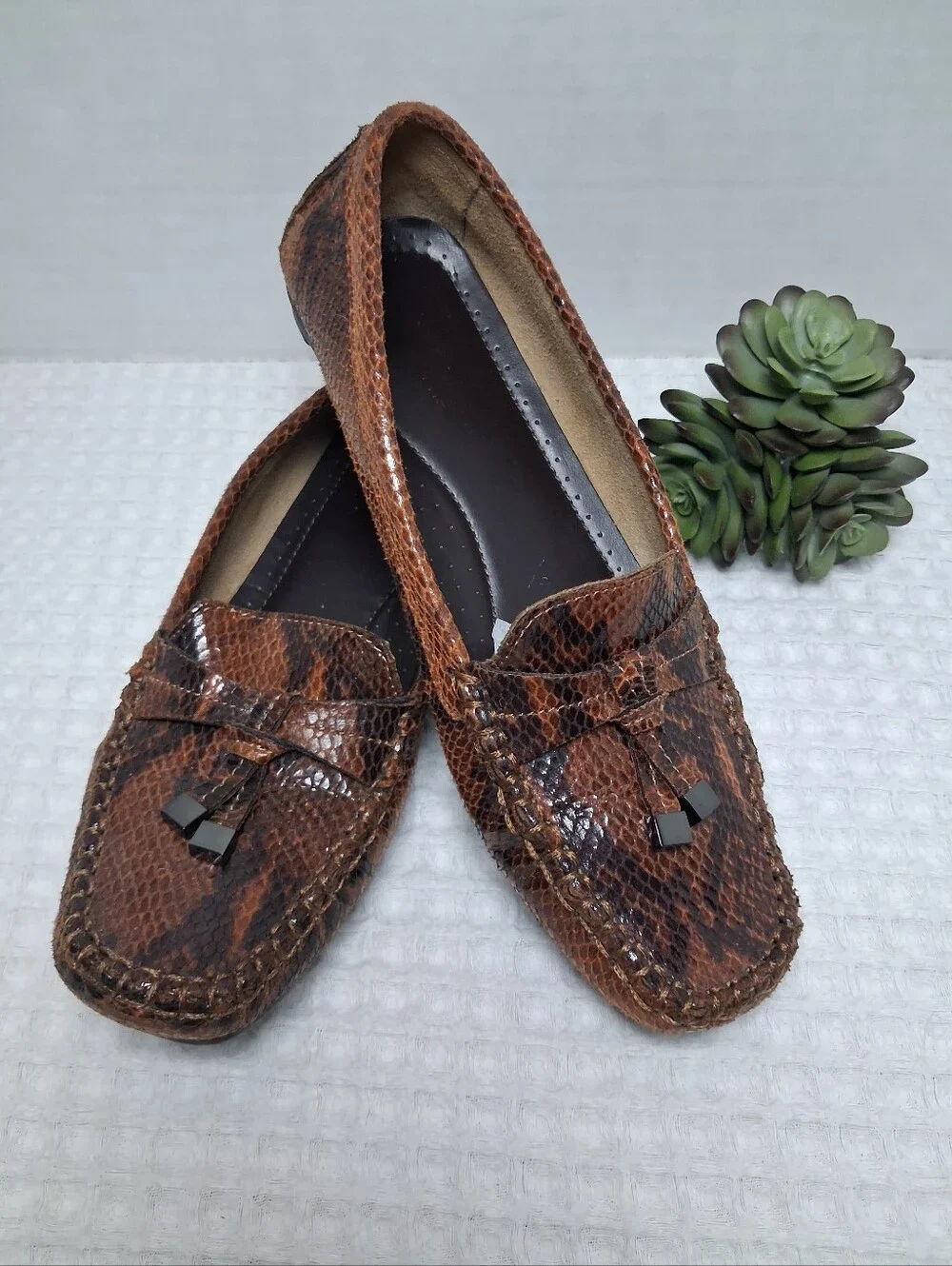Liz Claiborne Womens Brown/Tan Faux Snakeskin Loafer/Mocassin Size 7